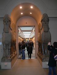 L'entre de la gallerie assyrienne